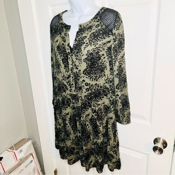 Hinge Long Sleeve Relaxed Floral Drop Waist Mesh Shoulder Dress Green Black S - Picture 3 of 10